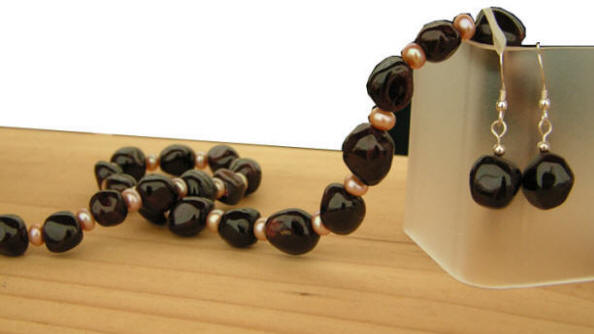 Garnet and Freshwater Pearl Necklace with matching Earrings